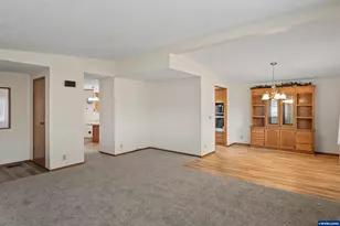 2120 Robins #111 Ln SE, Salem, OR 97306 - Photo 10