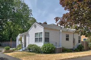 1035 NE Ford St, McMinnville, OR 97128 - Photo 2