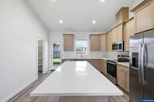 1251 Brown (-1255) St, Woodburn, OR 97071 - Photo 8