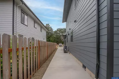2456 Phillips Wy, Lebanon, OR 97355 - Photo 38