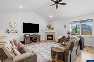 2944 NE Drift Ct, Albany, OR 97321 - Photo 4