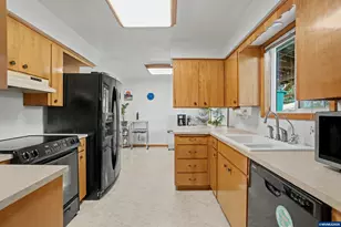 4166 Cranston St SE, Salem, OR 97317 - Photo 6