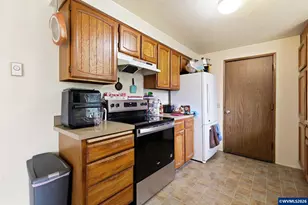 920 Echo Hollow Rd, Eugene, OR 97402 - Photo 16