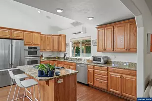 810 NW Lyman Dr, Corvallis, OR 97330 - Photo 8