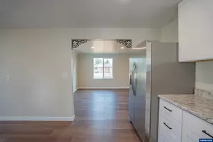 490 W A St, Lebanon, OR 97355 - Photo 8