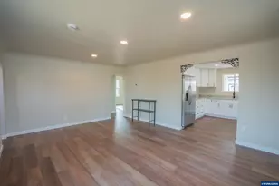 490 W A St, Lebanon, OR 97355 - Photo 12