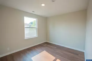490 W A St, Lebanon, OR 97355 - Photo 16