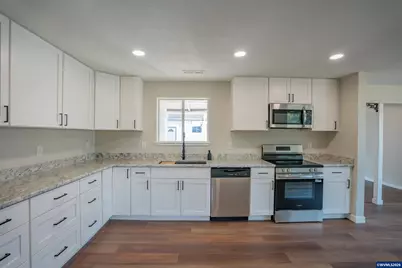 490 W A St, Lebanon, OR 97355 - Photo 4