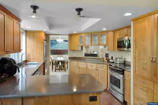 1040 SW Tall Oaks Dr, McMinnville, OR 97128 - Photo 12