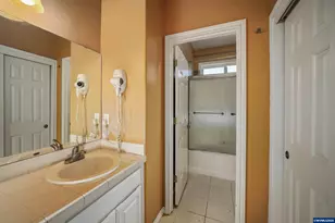 595 Harbourtown Ct SE, Salem, OR 97306 - Photo 34