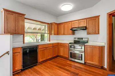 2520 NW Pinehurst Dr, McMinnville, OR 97128 - Photo 12