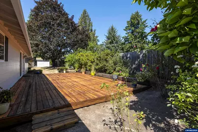 19565 SW Southview Pl, Aloha, OR 97078 - Photo 18