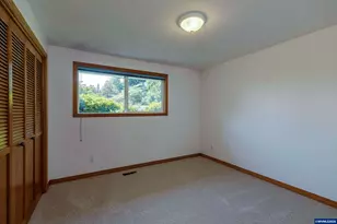 19565 SW Southview Pl, Aloha, OR 97078 - Photo 16