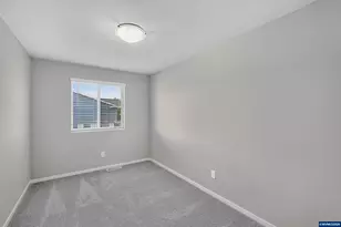 2284 Sawtelle Dr, Woodburn, OR 97071 - Photo 18