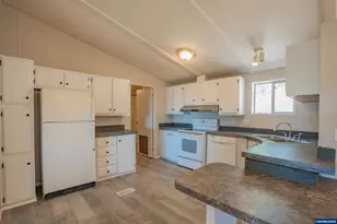 36298 Blueberry Dr, Lebanon, OR 97355 - Photo 4