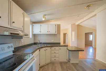 36298 Blueberry Dr, Lebanon, OR 97355 - Photo 8