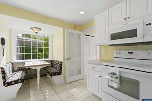 387 SW Court St, Dallas, OR 97338 - Photo 12