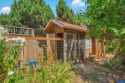 325 Ash St, Silverton, OR 97381 - Photo 4