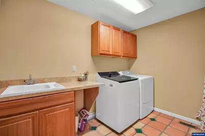 325 Ash St, Silverton, OR 97381 - Photo 30