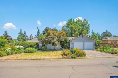 325 Ash St, Silverton, OR 97381 - Photo 1