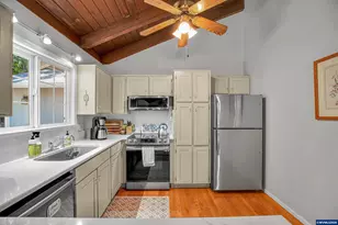 325 Ash St, Silverton, OR 97381 - Photo 20