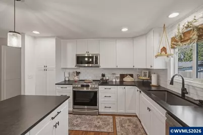 1555 Justice St S, Salem, OR 97306 - Photo 24