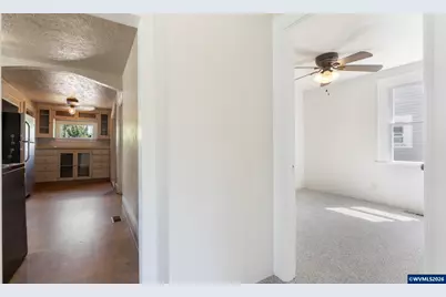 1640 5th St NE, Salem, OR 97301 - Photo 8
