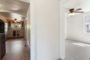 1640 5th St NE, Salem, OR 97301 - Photo 8