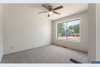 1640 5th St NE, Salem, OR 97301 - Photo 4
