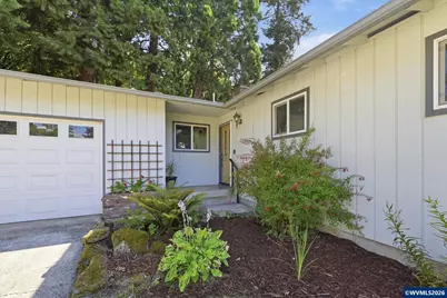 2800 Dahlia Ln, Eugene, OR 97404 - Photo 2