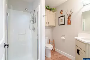 82 Weldwood Dr, Lebanon, OR 97355 - Photo 16