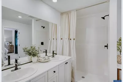 561 Spring Bl, Woodburn, OR 97071 - Photo 16