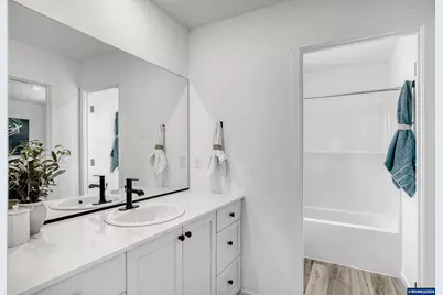 561 Spring Bl, Woodburn, OR 97071 - Photo 20