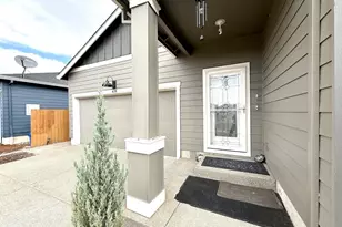 438 Greencrest St NE, Salem, OR 97301 - Photo 2