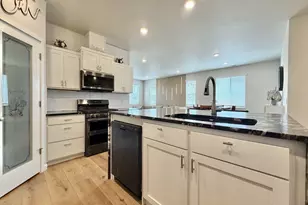 438 Greencrest St NE, Salem, OR 97301 - Photo 10