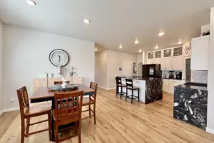 438 Greencrest St NE, Salem, OR 97301 - Photo 6