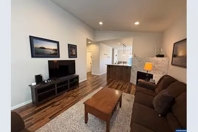 2955 NW Hemlock Ln, Redmond, OR 97756 - Photo 4