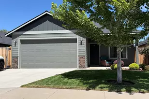 2955 NW Hemlock Ln, Redmond, OR 97756 - Photo 1