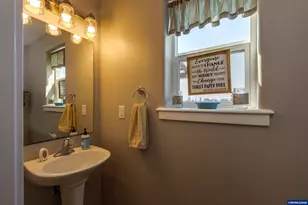 1198 Filbert St, Jefferson, OR 97352 - Photo 10