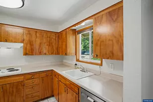 970 NW Cypress Ave, Corvallis, OR 97330 - Photo 10