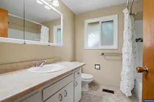 970 NW Cypress Ave, Corvallis, OR 97330 - Photo 20