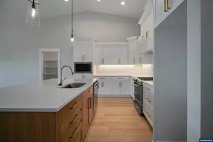 6672 Maddie Nichole St SE, Salem, OR 97306 - Photo 26