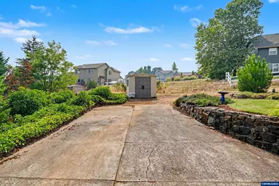 2451 SW Maplewood Dr, Dallas, OR 97338 - Photo 42