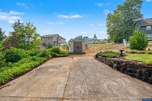 2451 SW Maplewood Dr, Dallas, OR 97338 - Photo 42