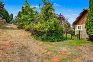 2451 SW Maplewood Dr, Dallas, OR 97338 - Photo 44