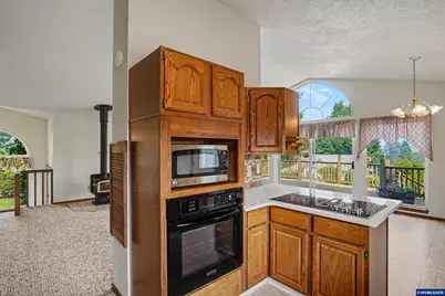 2451 SW Maplewood Dr, Dallas, OR 97338 - Photo 24