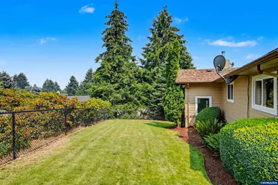 2451 SW Maplewood Dr, Dallas, OR 97338 - Photo 14