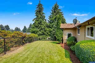 2451 SW Maplewood Dr, Dallas, OR 97338 - Photo 14