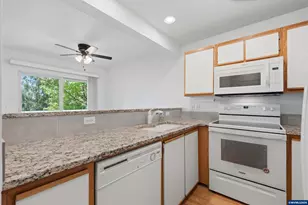 7163 SW Sagert St, Tualatin, OR 97062 - Photo 4