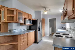 1015 Oak St, Silverton, OR 97381 - Photo 10